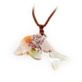花草魚(yú)形透明琥珀項(xiàng)鏈[隨機(jī)]