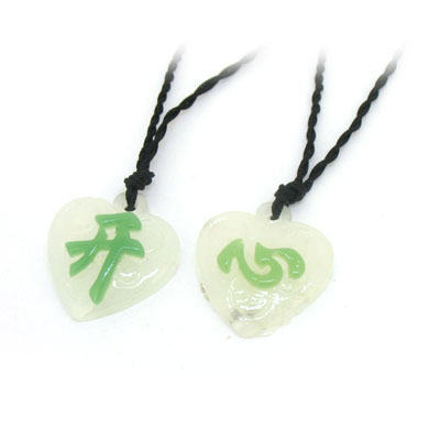 夜光開心中文字情侶項(xiàng)鏈