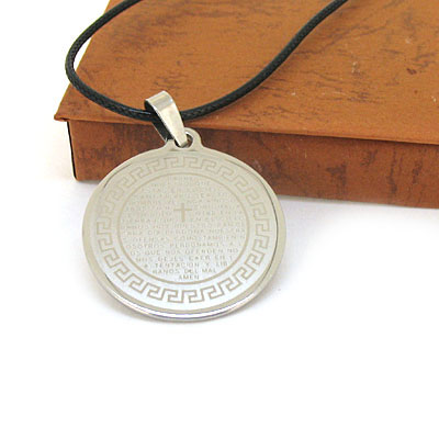 圓盤經(jīng)文圖案鈦鋼項鏈飾品